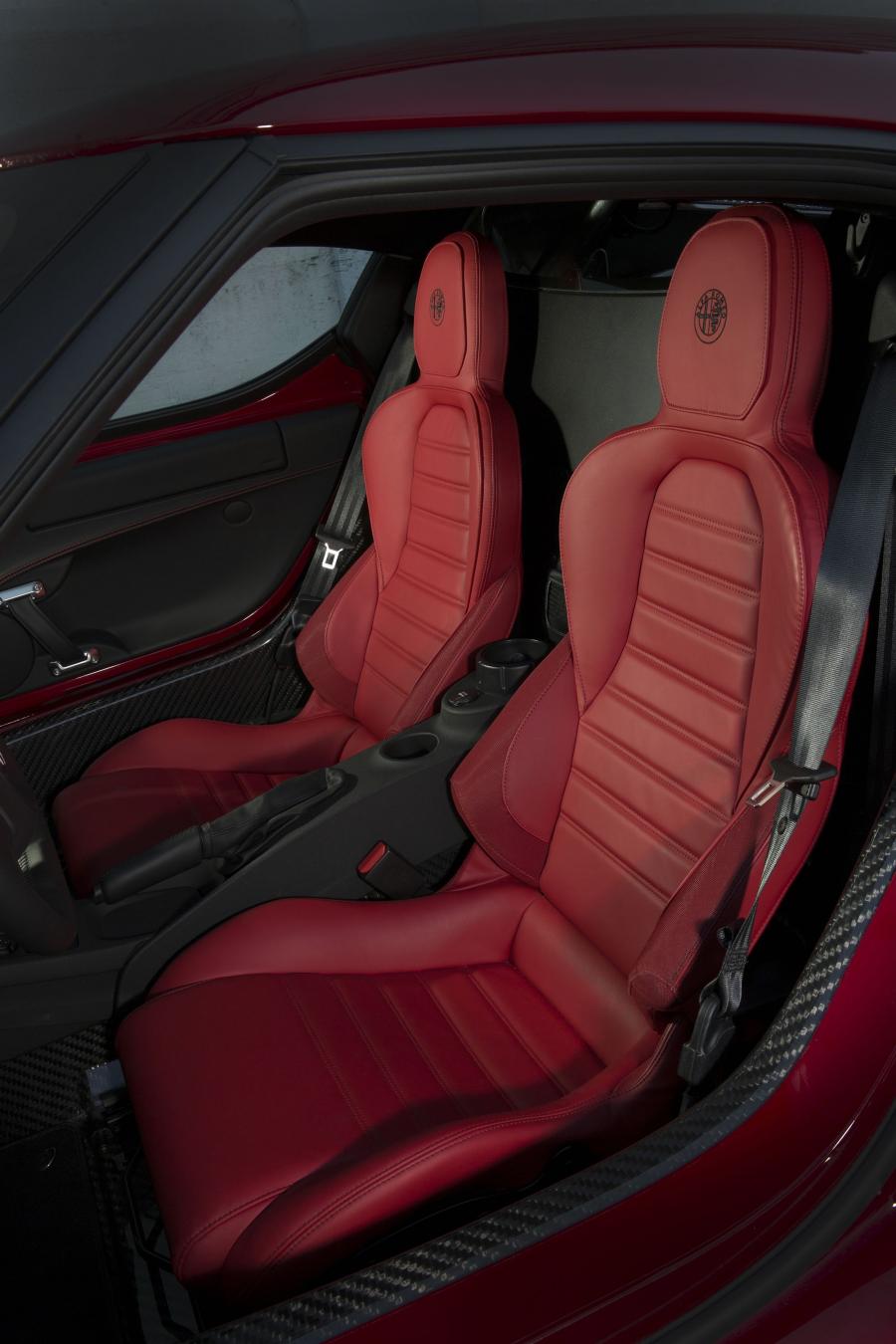 Интерьер Alfa Romeo 4C (960) 2014 года  (NA) (фото 3 из 40)